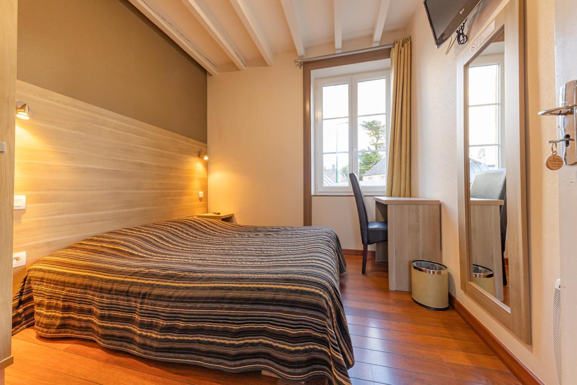 Auberge Le John Steele Sainte-Mère-Église 外观 照片