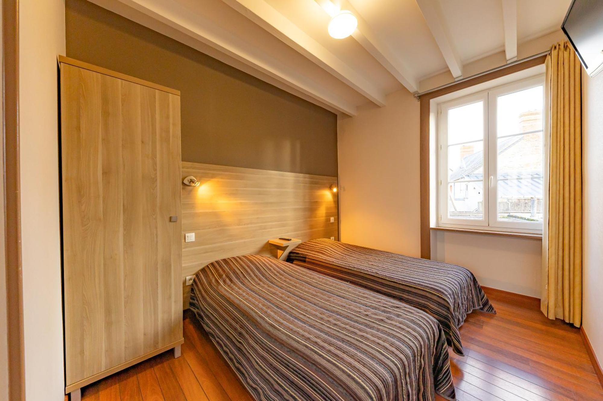 Auberge Le John Steele Sainte-Mère-Église 外观 照片