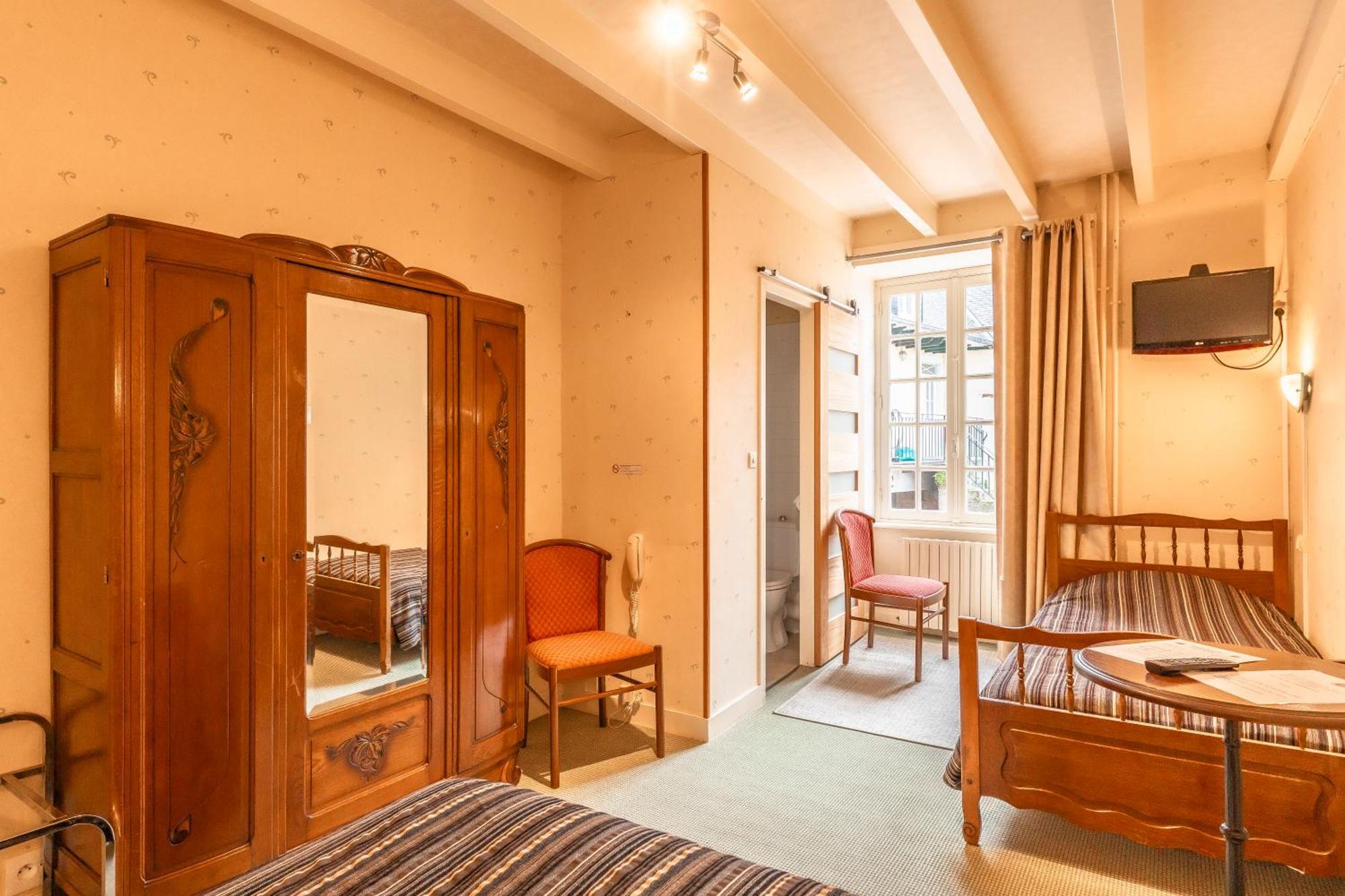Auberge Le John Steele Sainte-Mère-Église 外观 照片